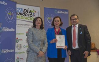 Mª Dolores Seijo recibe la Medalla al Mérito Profesional 2019